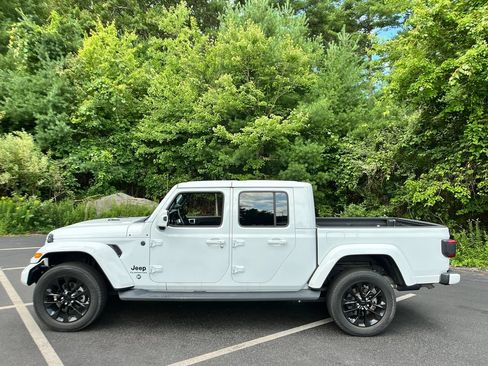 Used 2021 Jeep Gladiator Overland AWD/4WD image 8
