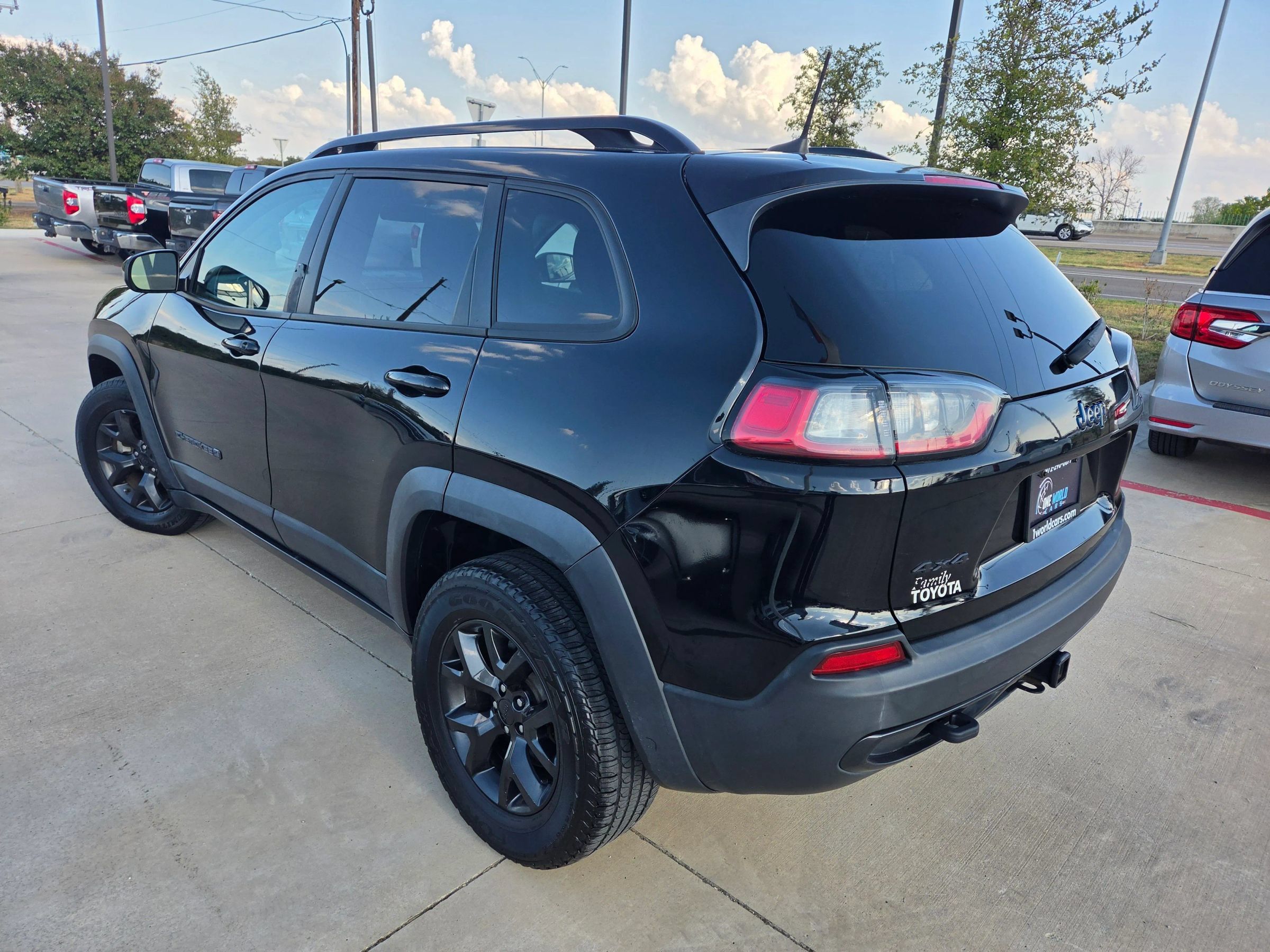 Used 2020 Jeep Cherokee Latitude AWD/4WD image 5