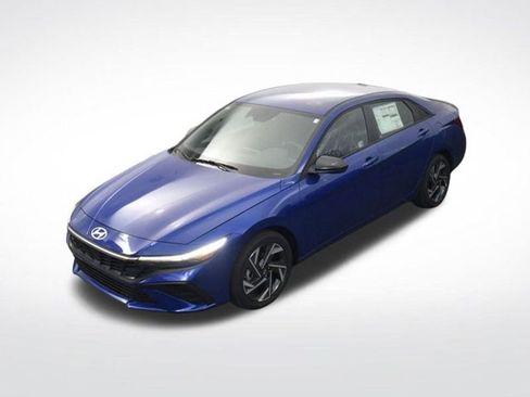 Used 2025 Hyundai Elantra SEL image 23