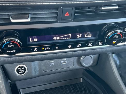 Used 2023 Nissan Rogue SV w/ SV Premium B Package image 22