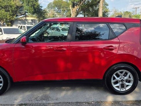 Used 2022 Kia Soul LX w/ Technology Package FWD image 3