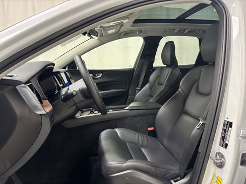 Used 2023 Volvo XC60 B5 Plus AWD/4WD image 15