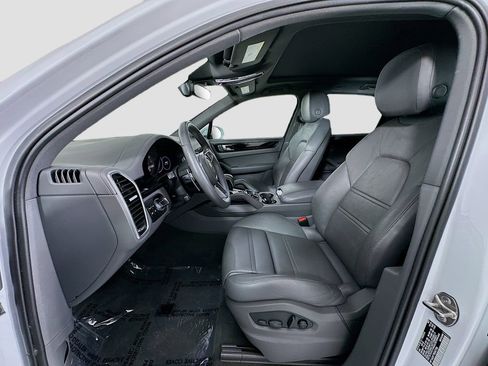 Certified 2022 Porsche Cayenne AWD/4WD image 5