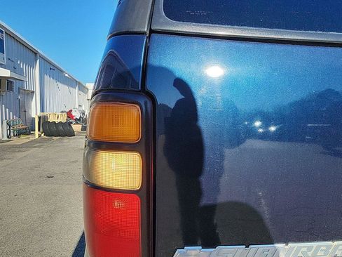 Used 2004 Chevrolet Suburban LS w/ Preferred Equipment Group image 10