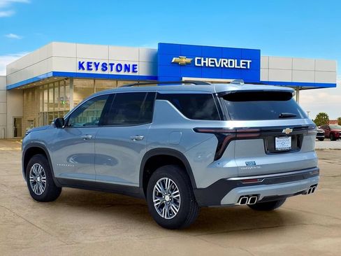Used 2025 Chevrolet Traverse LT w/ Driver Confidence Package FWD image 5