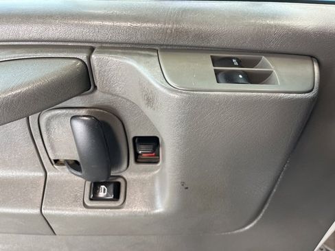 Used 2011 Chevrolet Express 1500 image 15