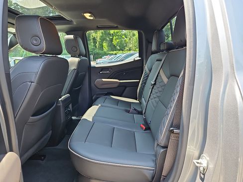 Used 2024 GMC Canyon Denali AWD/4WD image 11