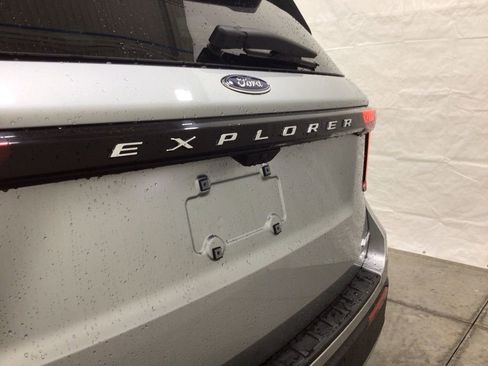 Used 2025 Ford Explorer Active w/ Active Comfort Package image 22