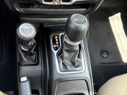 Used 2023 Jeep Wrangler Unlimited Sport AWD/4WD image 26