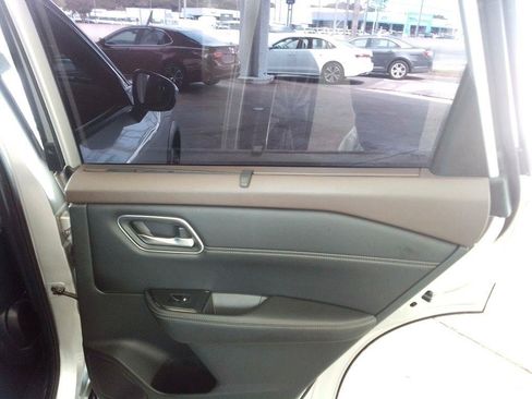 Used 2021 Nissan Rogue SV w/ Premium Package FWD image 24