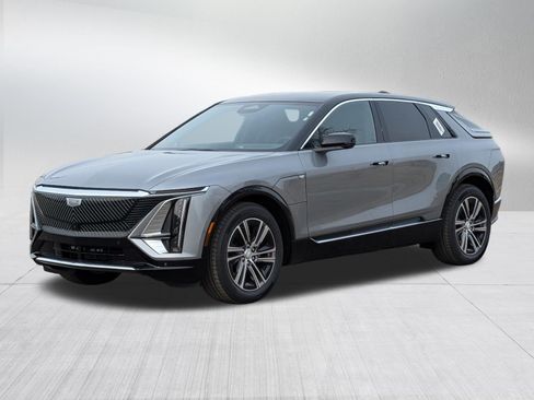 Used 2026 Cadillac Lyriq Luxury w/ LPO, Floor Liner Package AWD/4WD image 3