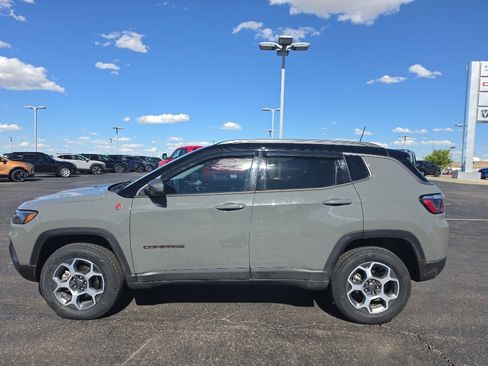 Used 2022 Jeep Compass Trailhawk w/ Trailhawk Convenience Group AWD/4WD image 8