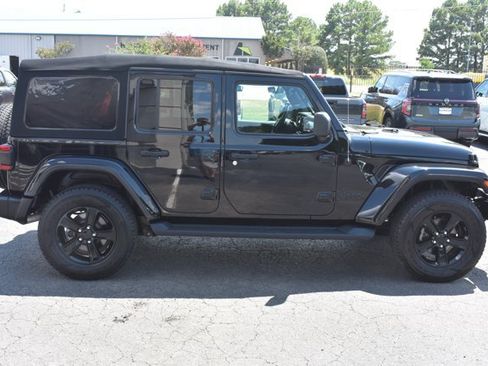 Used 2021 Jeep Wrangler Unlimited Sahara AWD/4WD image 4
