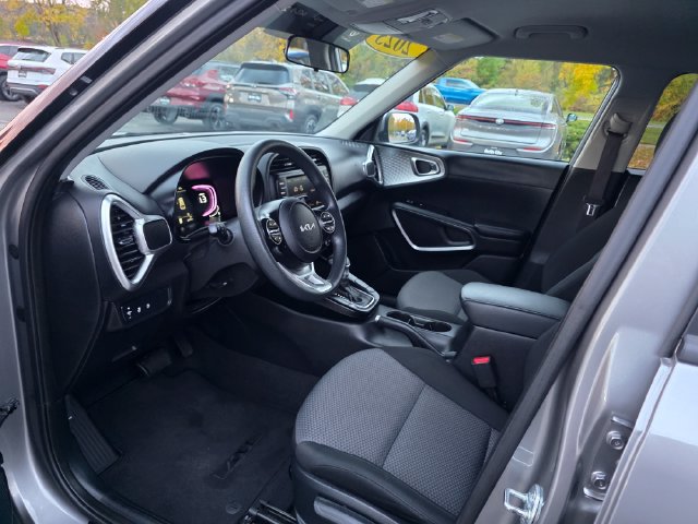 Certified 2025 Kia Soul LX w/ LX Technology Package FWD image 14