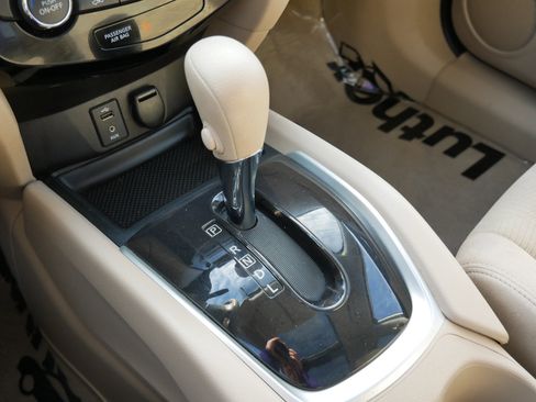 Used 2014 Nissan Rogue SV w/ SV Premium Package image 24