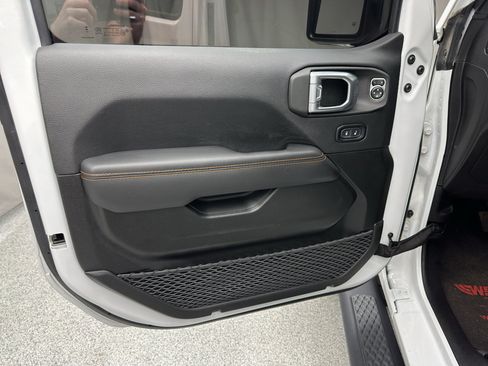 Used 2023 Jeep Gladiator Mojave w/ Cold Weather Group AWD/4WD image 8
