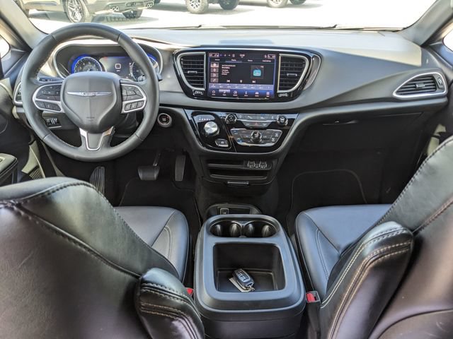 Used 2025 Chrysler Pacifica Select FWD image 15