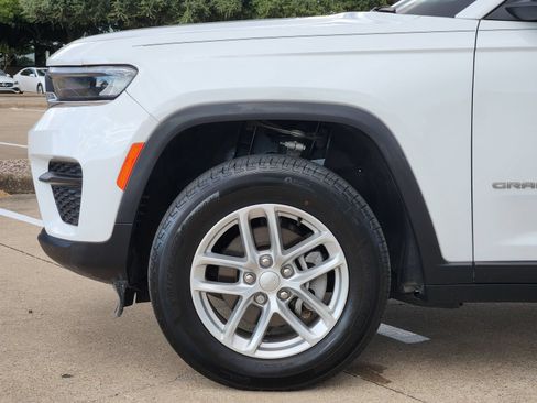 Used 2024 Jeep Grand Cherokee Laredo X w/ Luxury Tech Group I AWD/4WD image 8