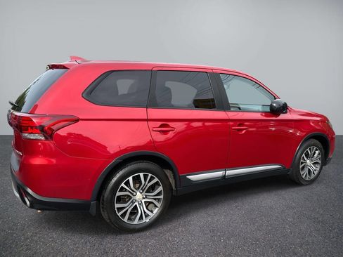 Used 2018 Mitsubishi Outlander ES image 4