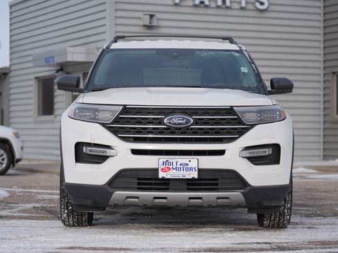 Used 2023 Ford Explorer XLT w/ Equipment Group 202A image 9