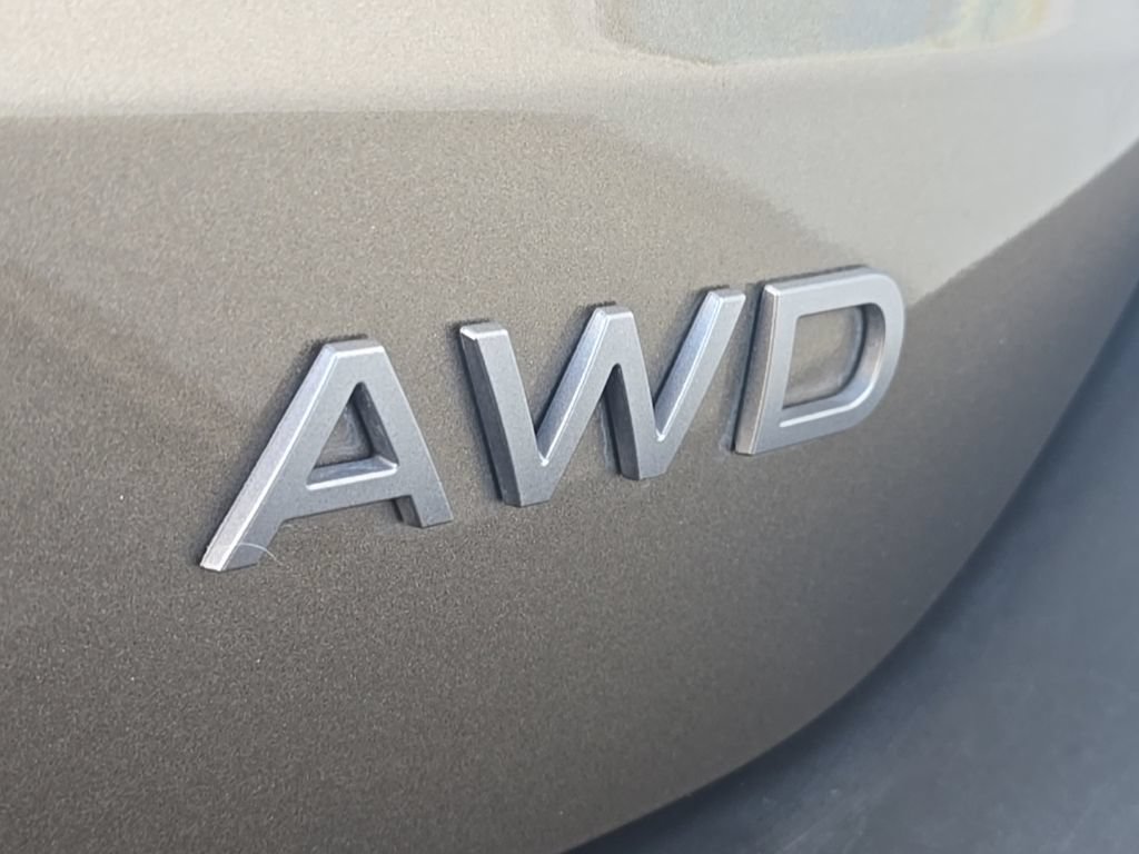 Used 2025 Nissan Kicks SV AWD/4WD image 33