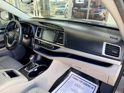 Used 2014 Toyota Highlander XLE image 25