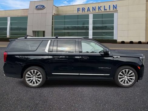 Used 2021 GMC Yukon XL Denali w/ Denali Ultimate Package AWD/4WD image 8