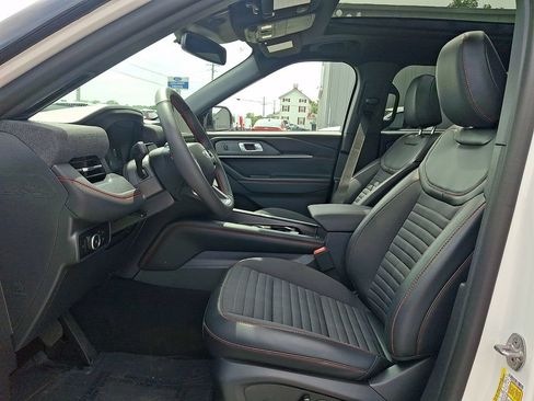 Used 2026 Ford Explorer ST-Line w/ ST-Line Street Pack AWD/4WD image 14