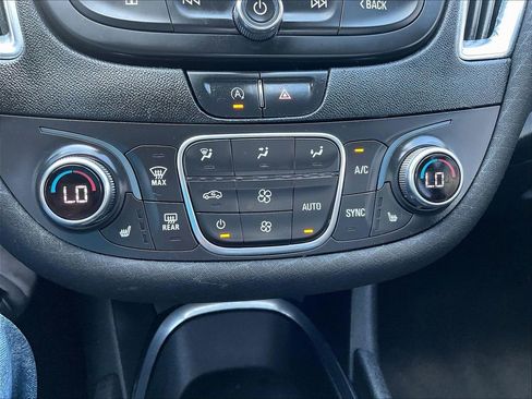 Used 2020 Chevrolet Malibu LT FWD image 15