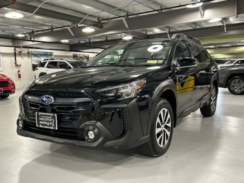 Used 2023 Subaru Outback Premium image 5