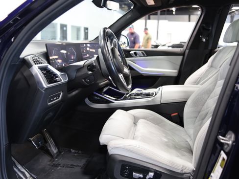 Used 2024 BMW X7 xDrive40i w/ M Sport Package AWD/4WD image 15