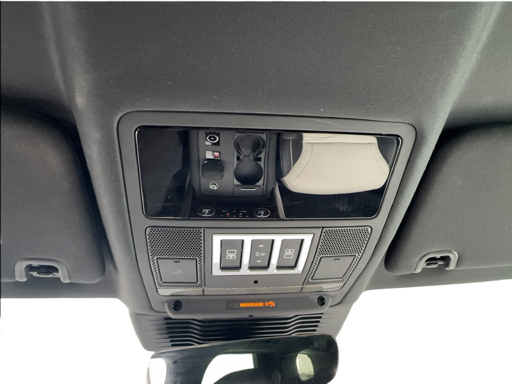 Used 2023 Land Rover Discovery Metropolitan Edition AWD/4WD image 49