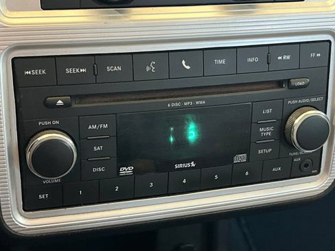 Used 2010 Dodge Journey SXT w/ Flexible Seating Group FWD image 19