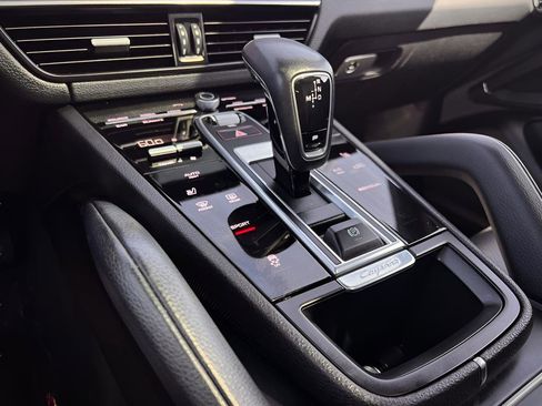 Used 2020 Porsche Cayenne image 55