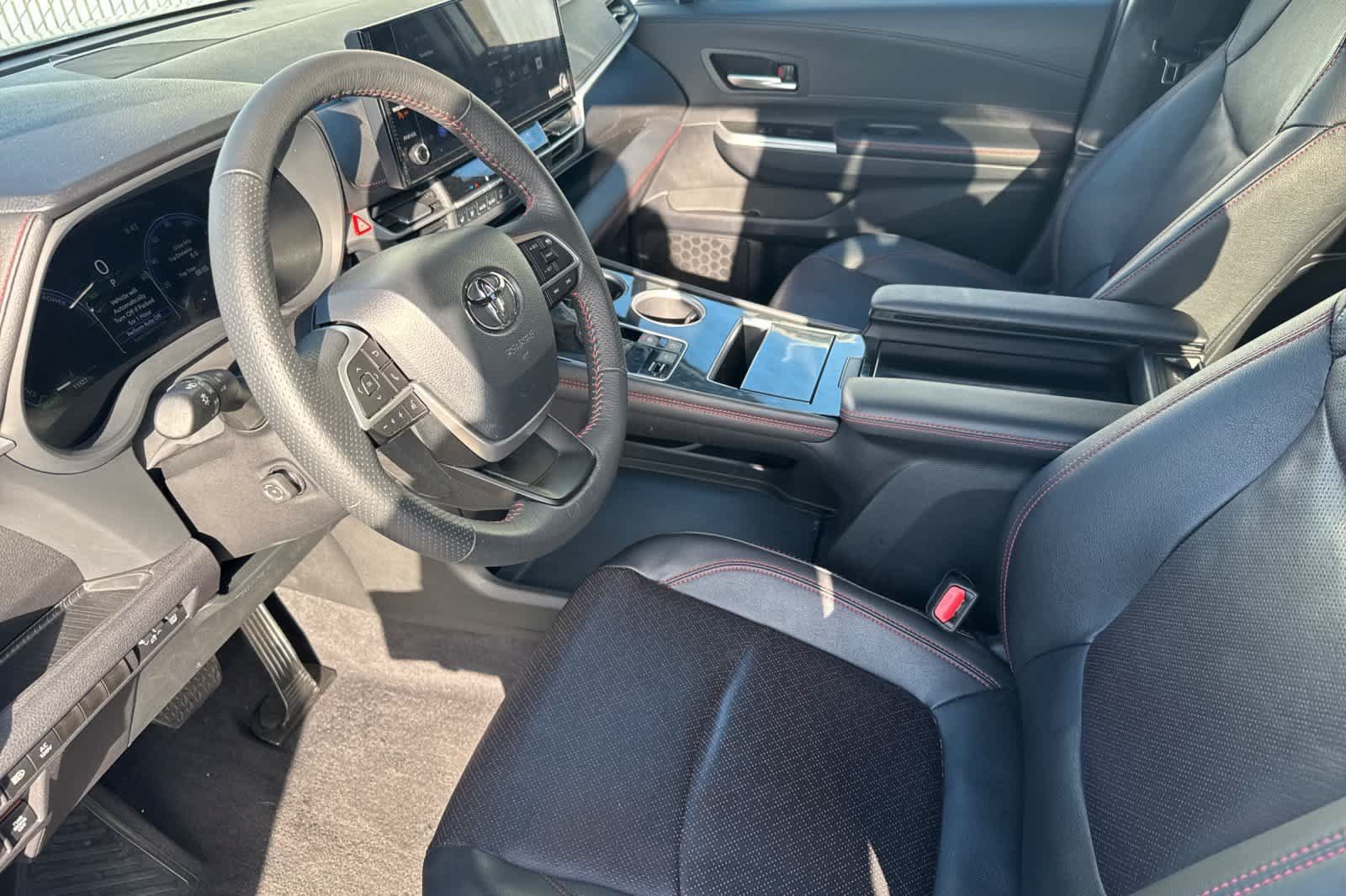 Used 2025 Toyota Sienna XSE w/ XSE Premium Package AWD/4WD image 9