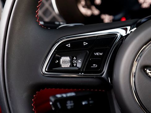 Certified 2025 Bentley Bentayga AWD/4WD image 22