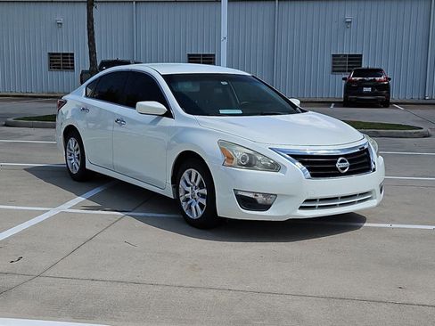 Used 2014 Nissan Altima 2.5 S FWD image 3