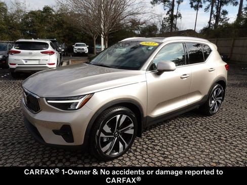Certified 2023 Volvo XC40 B4 Plus w/ Protection Package Premier image 4
