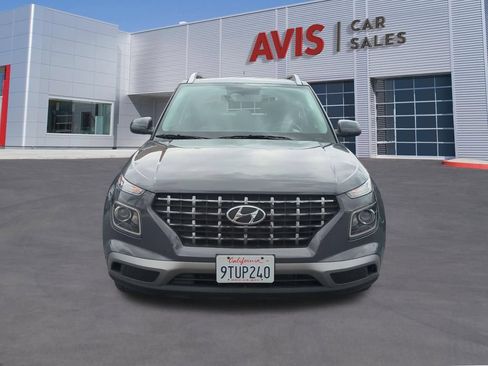 Used 2025 Hyundai Venue SEL FWD image 2