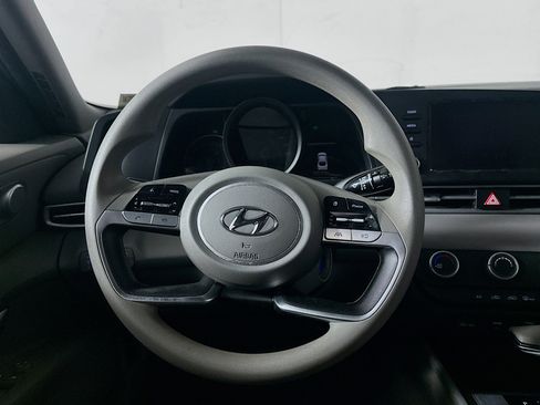 Used 2021 Hyundai Elantra SE image 18
