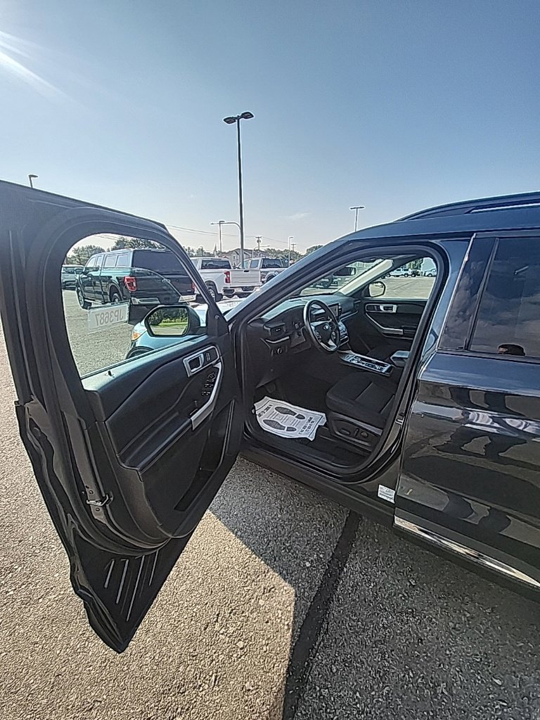 Used 2023 Ford Explorer XLT AWD/4WD image 18
