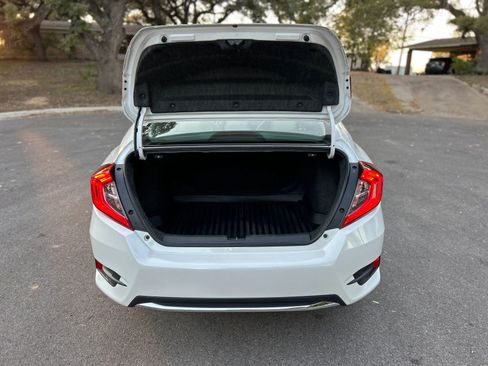 Used 2019 Honda Civic Touring image 6