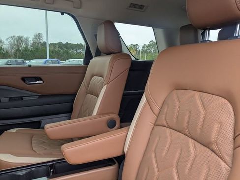 New 2026 Nissan Pathfinder Platinum FWD image 28