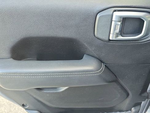 Used 2020 Jeep Gladiator Overland image 9