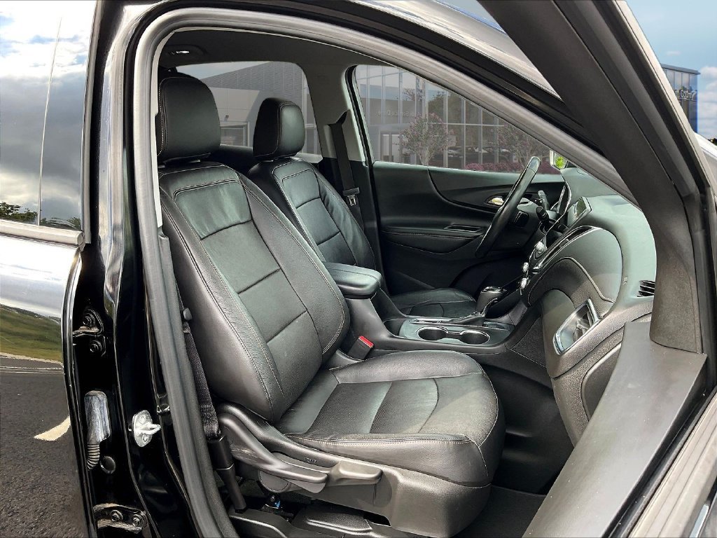 Used 2020 Chevrolet Equinox Premier w/ Premier Redline Edition FWD image 31