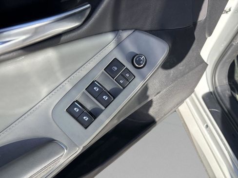 Used 2020 Toyota Avalon XLE w/ Moonroof Package image 18