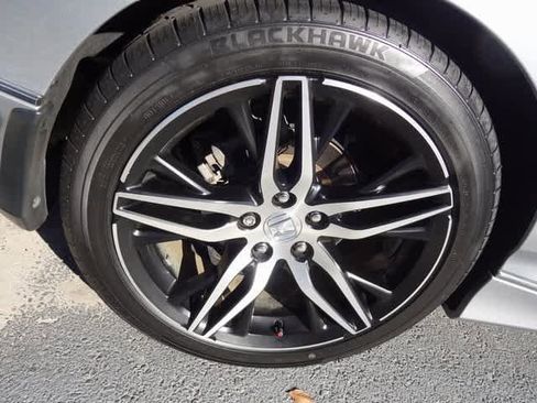 Used 2022 Honda Accord Touring image 11