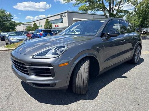 Used 2022 Porsche Cayenne AWD/4WD image 3
