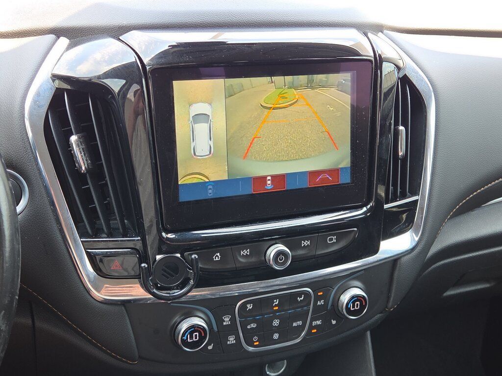 Used 2018 Chevrolet Traverse LT FWD image 25