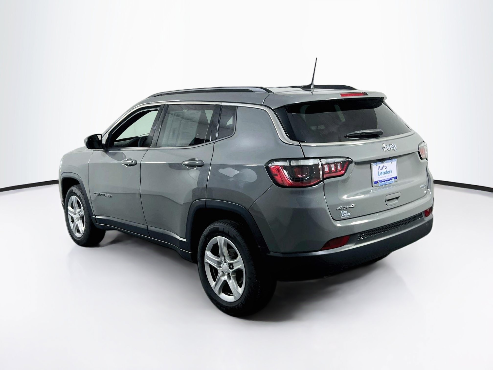 Used 2023 Jeep Compass Latitude AWD/4WD image 7